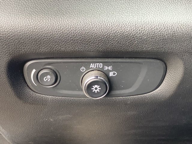 Used 2023 Chevrolet Traverse LT FWD image 17