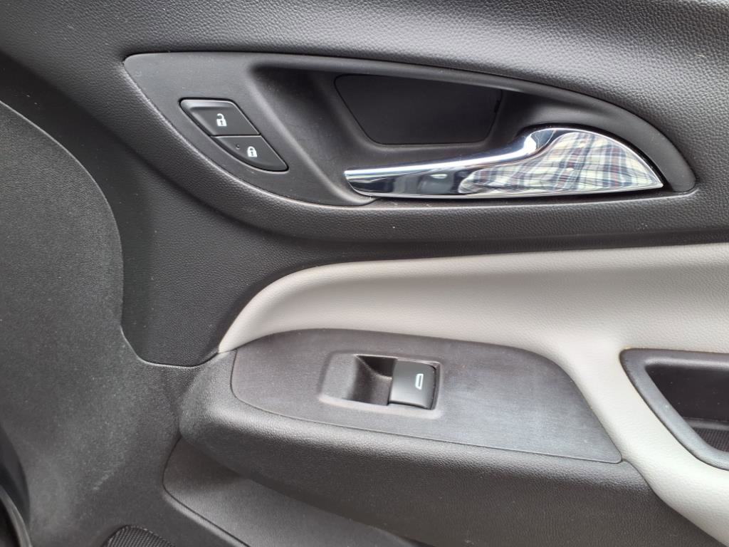 Used 2021 Chevrolet Equinox LS w/ LS Convenience Package image 28