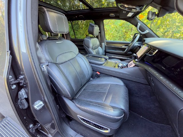 Used 2024 Jeep Grand Wagoneer Series II Obsidian w/ Quick Order Packagew 28T AWD/4WD image 27