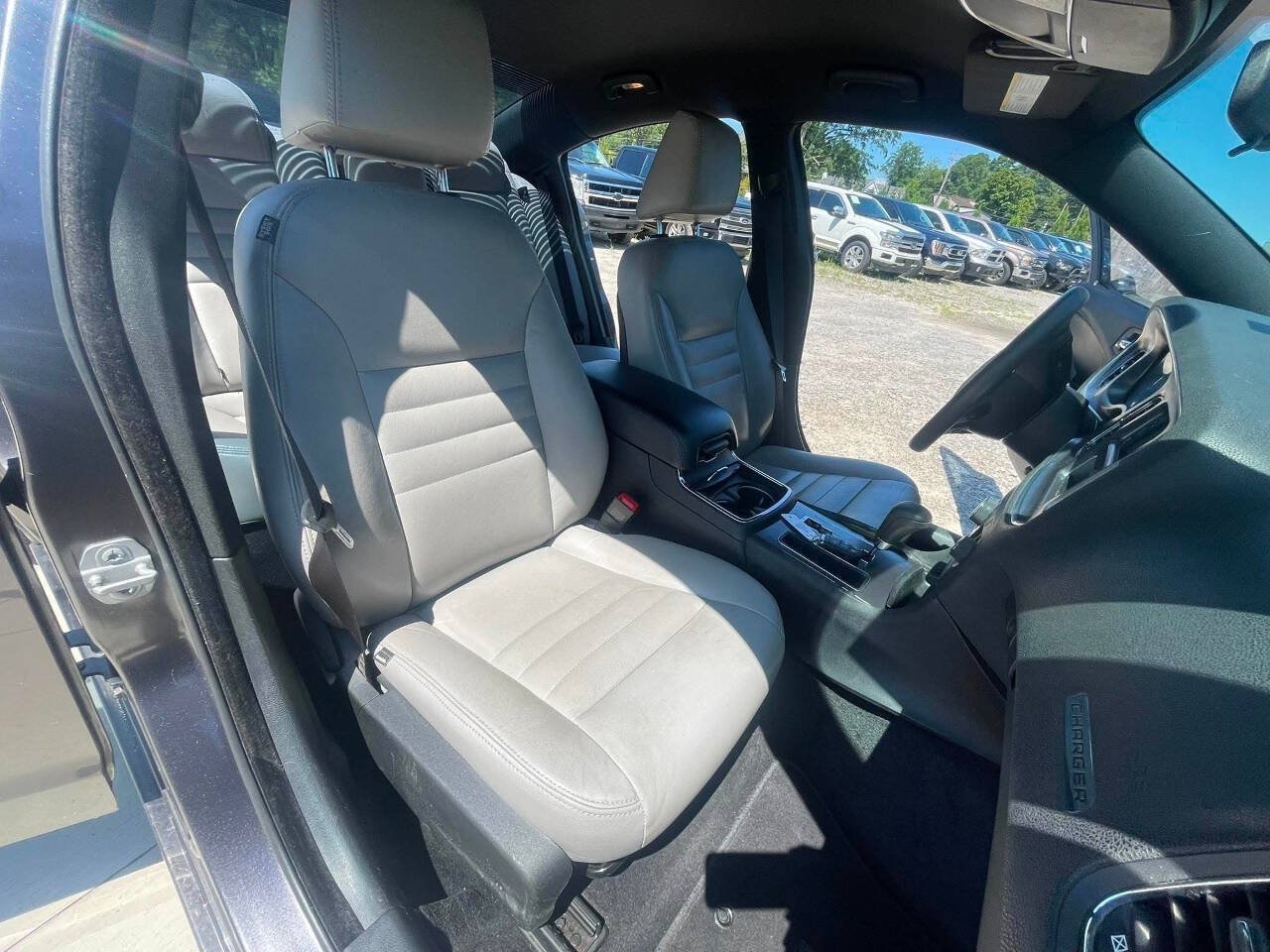 Used 2014 Dodge Charger SE RWD image 26