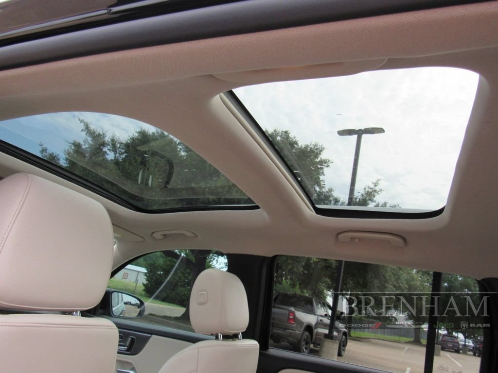 Used 2022 Mercedes-Benz GLB 250 w/ Premium Package image 18