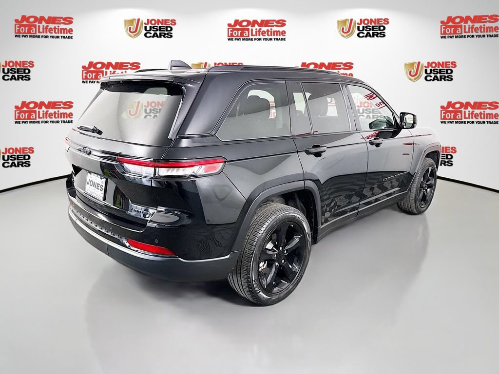 Used 2023 Jeep Grand Cherokee Limited w/ Black Appearance Package AWD/4WD image 16