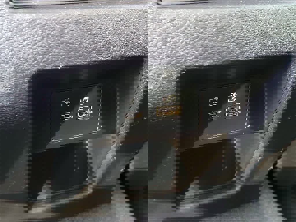 Used 2024 Mitsubishi Outlander SE image 13