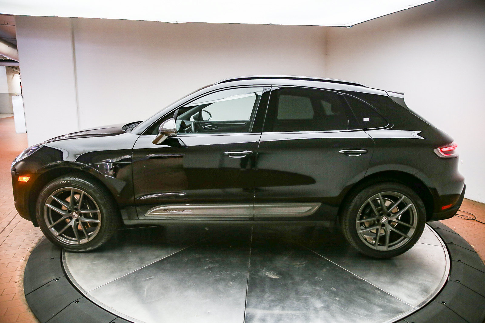 Certified 2026 Porsche Macan Turbo AWD/4WD image 2