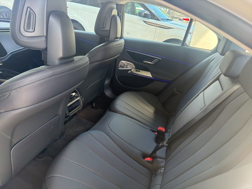 Used 2025 Mercedes-Benz E 350 4MATIC Sedan image 7