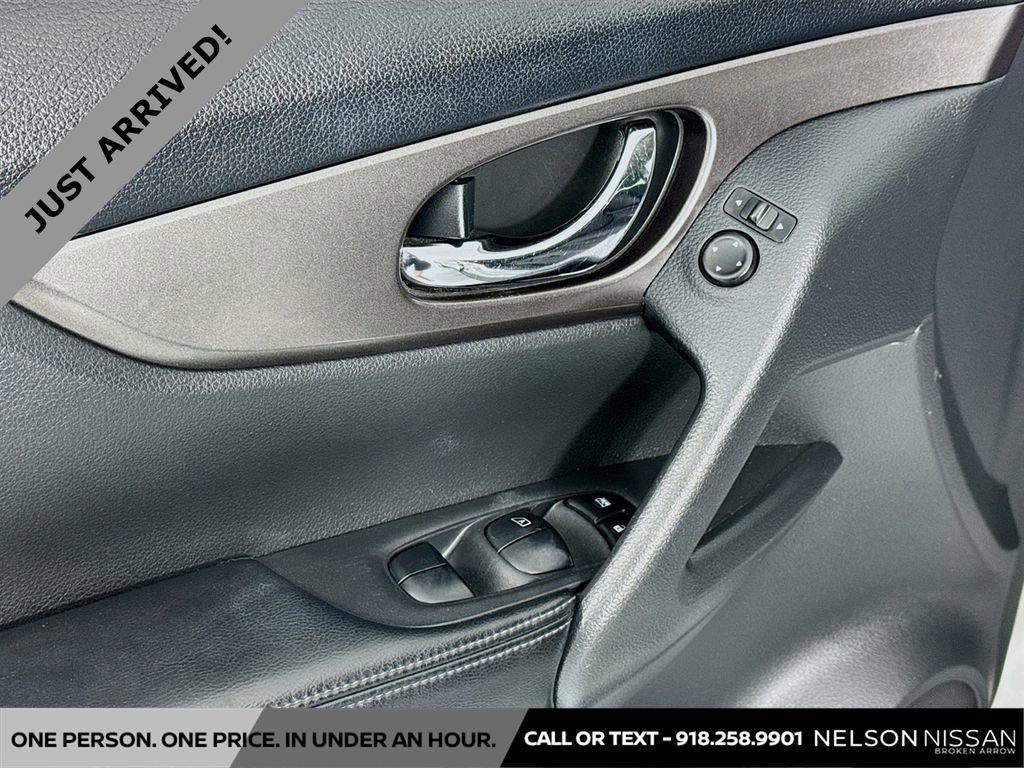 Used 2015 Nissan Rogue SV FWD image 17