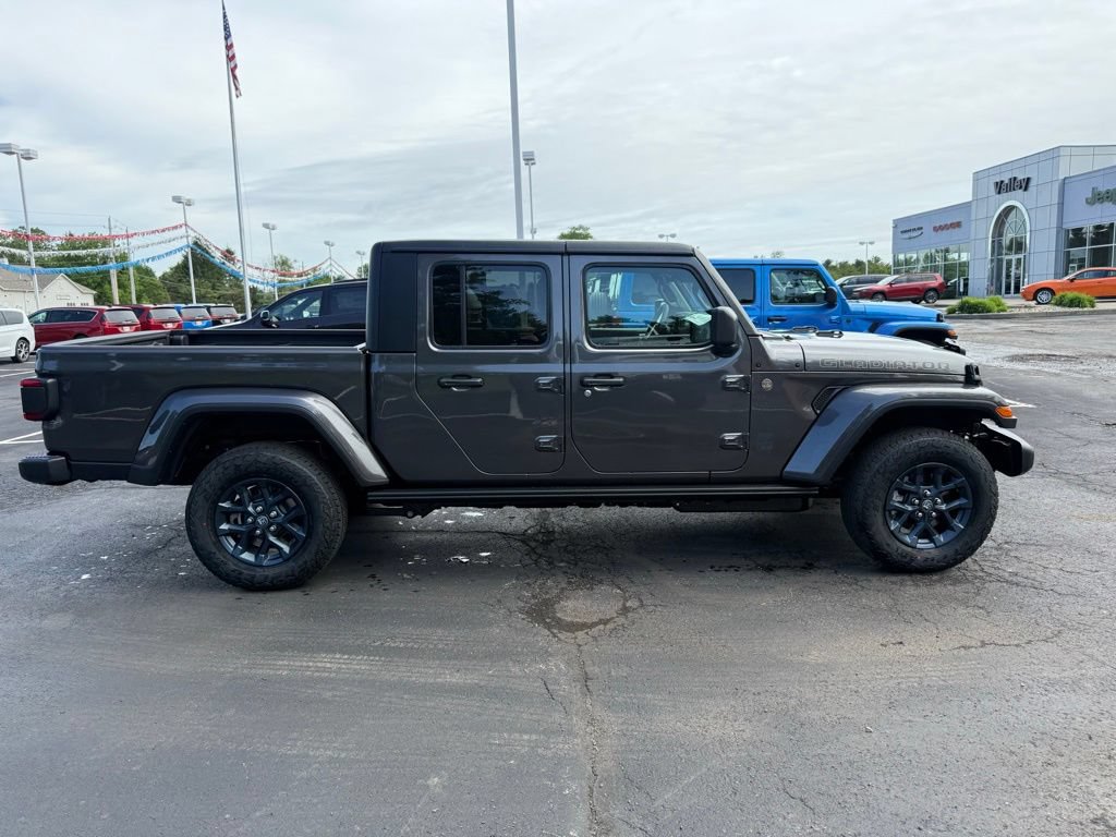New 2026 Jeep Gladiator Sport AWD/4WD image 8