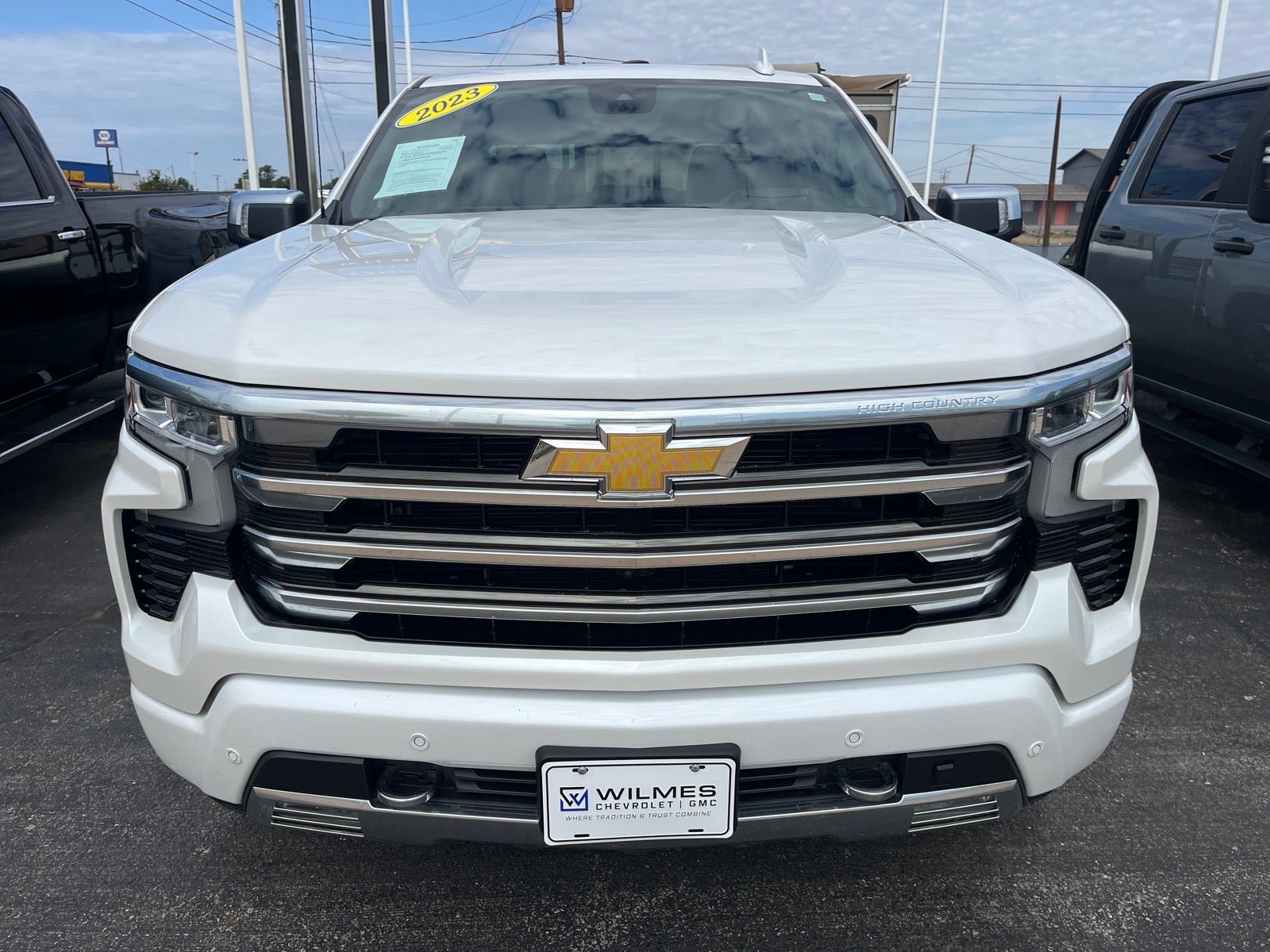 Used 2023 Chevrolet Silverado 1500 High Country w/ Technology Package AWD/4WD image 2