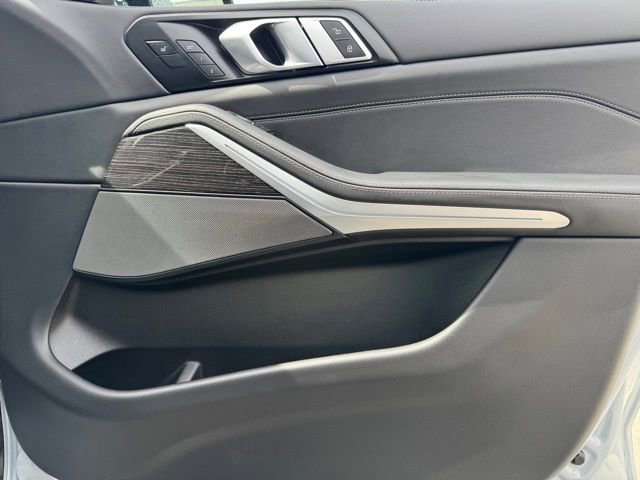 Certified 2025 BMW X7 M60i image 30