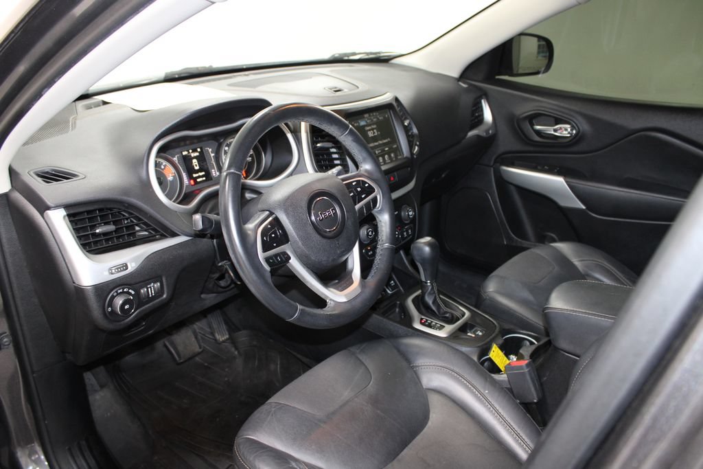 Used 2018 Jeep Cherokee Latitude Plus FWD image 16