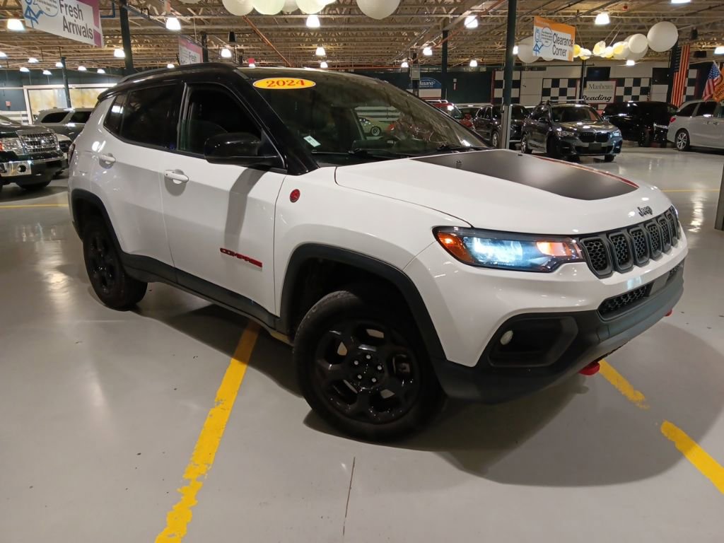 Used 2024 Jeep Compass Trailhawk image 4