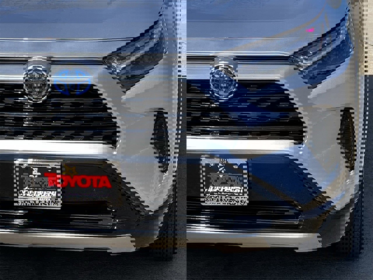 Used 2024 Toyota RAV4 SE image 8