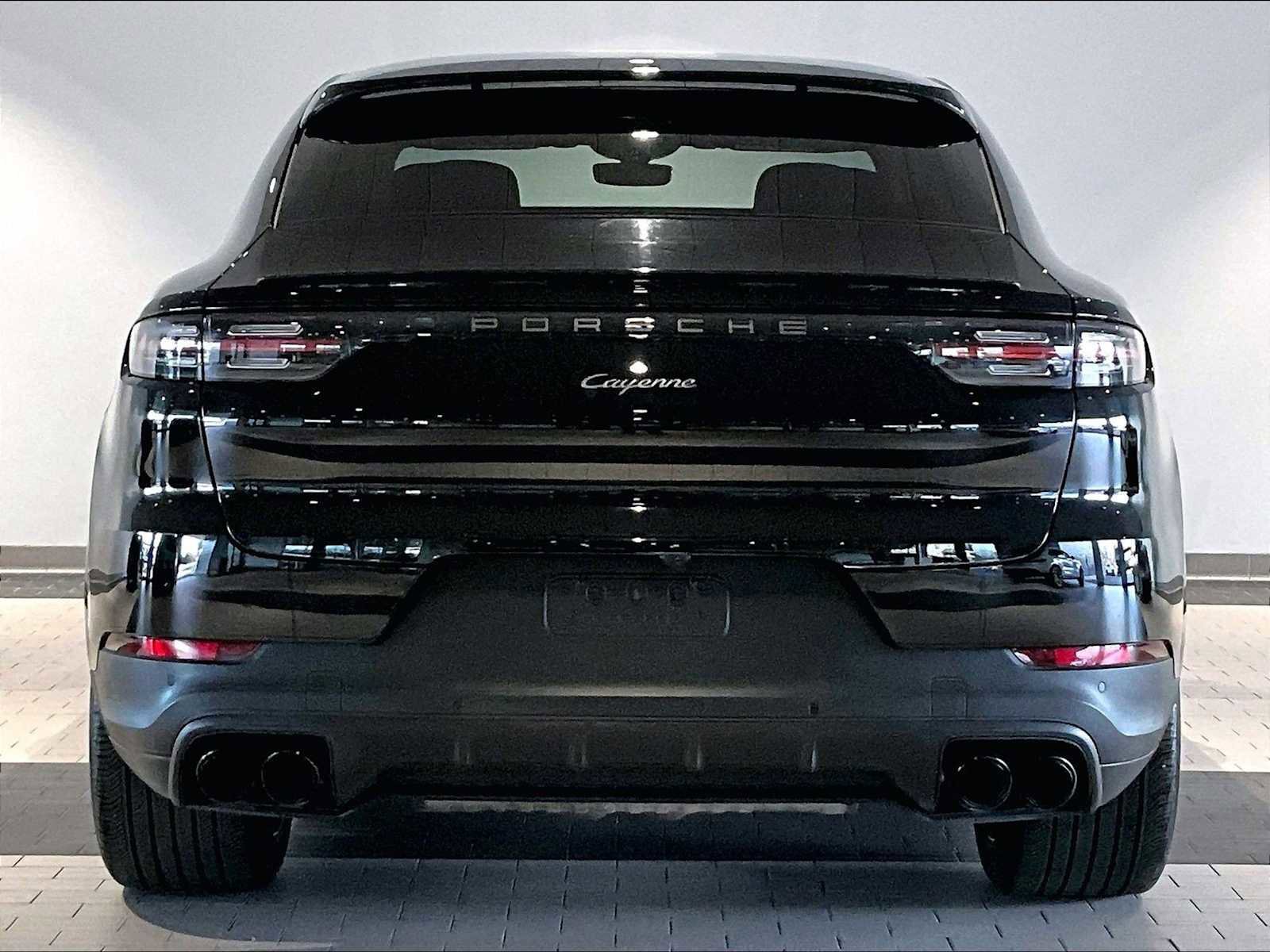 Used 2023 Porsche Cayenne Platinum Edition image 9