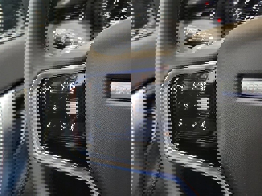 New 2024 Land Rover Discovery Sport Dynamic SE image 15