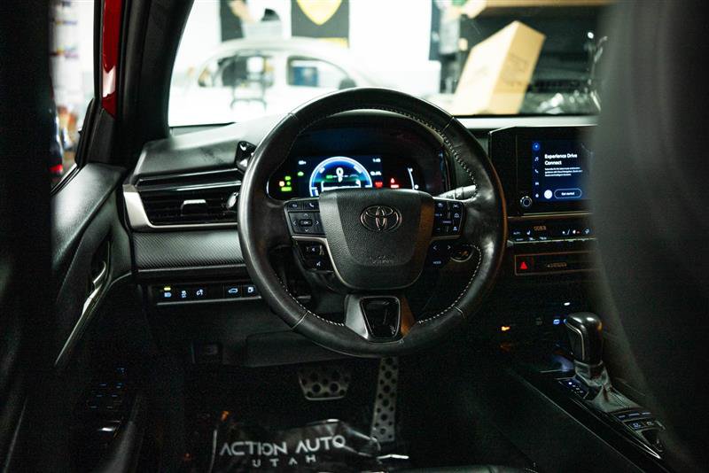 Used 2025 Toyota Camry SE w/ Convenience Package FWD image 16