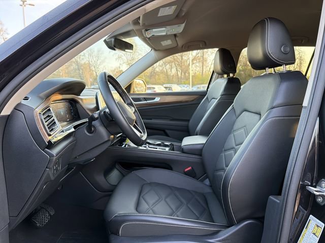 Used 2025 Volkswagen Atlas SE image 4