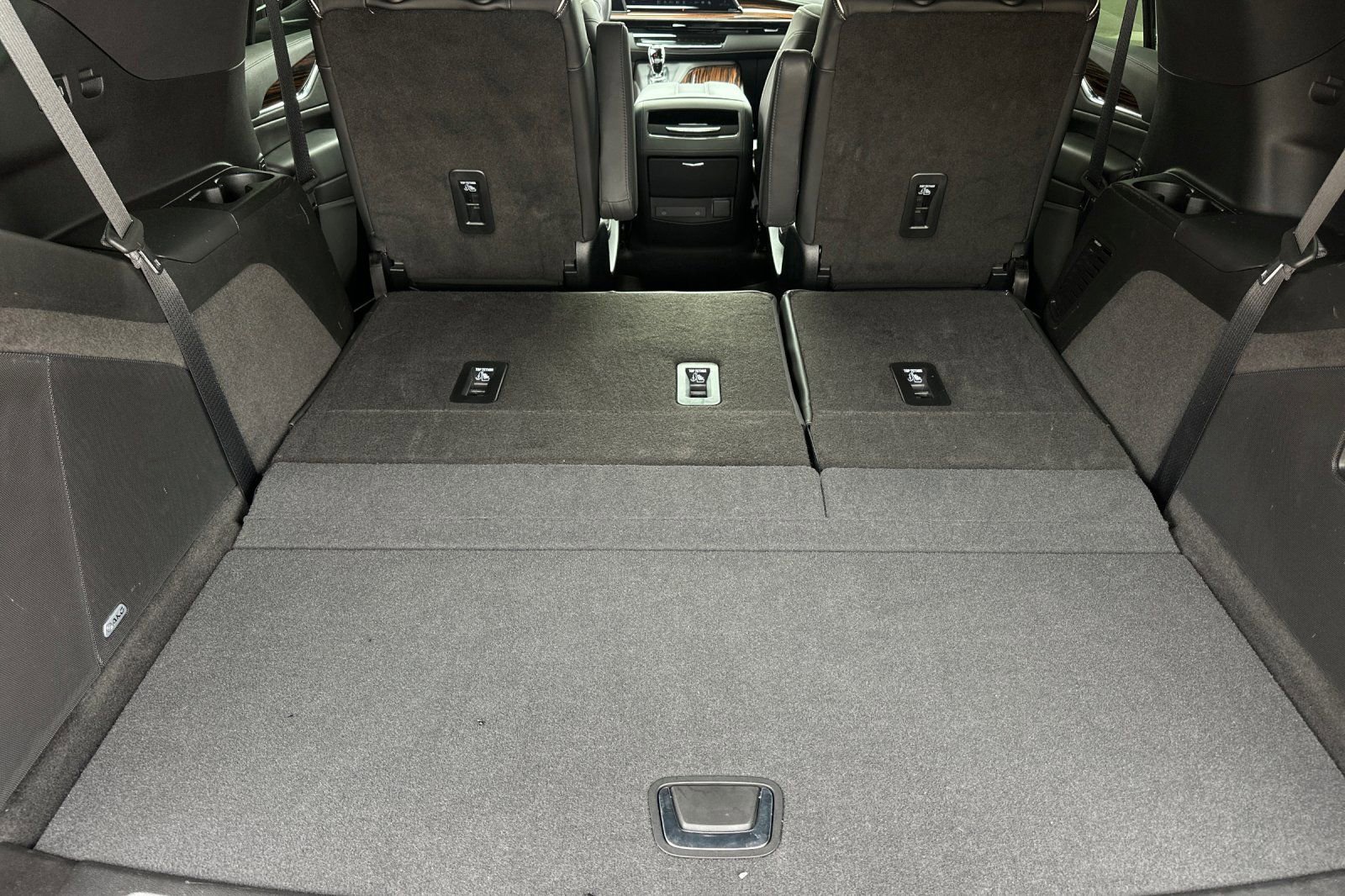 Used 2023 Cadillac Escalade Premium Luxury AWD/4WD image 15