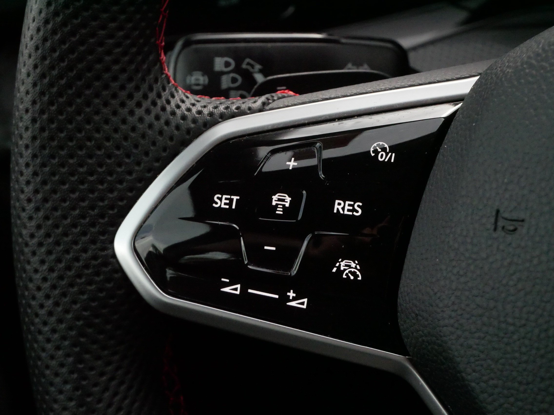 Certified 2022 Volkswagen GTI SE FWD image 26