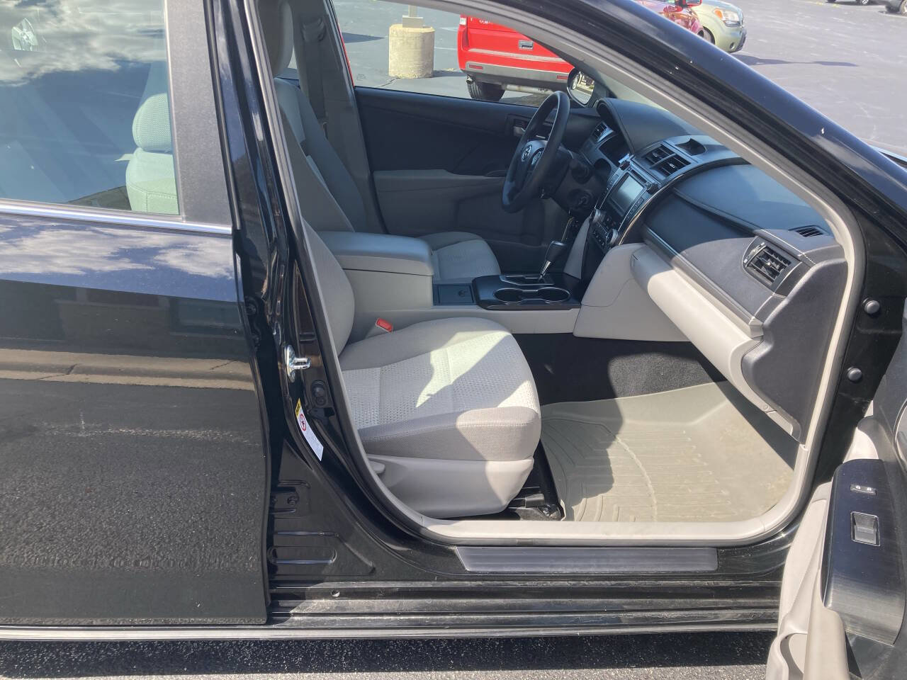 Used 2013 Toyota Camry LE image 24