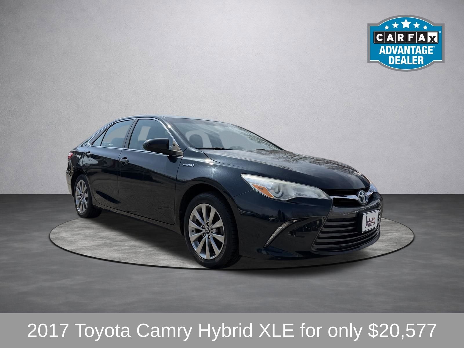 Used 2017 Toyota Camry XLE FWD image 1