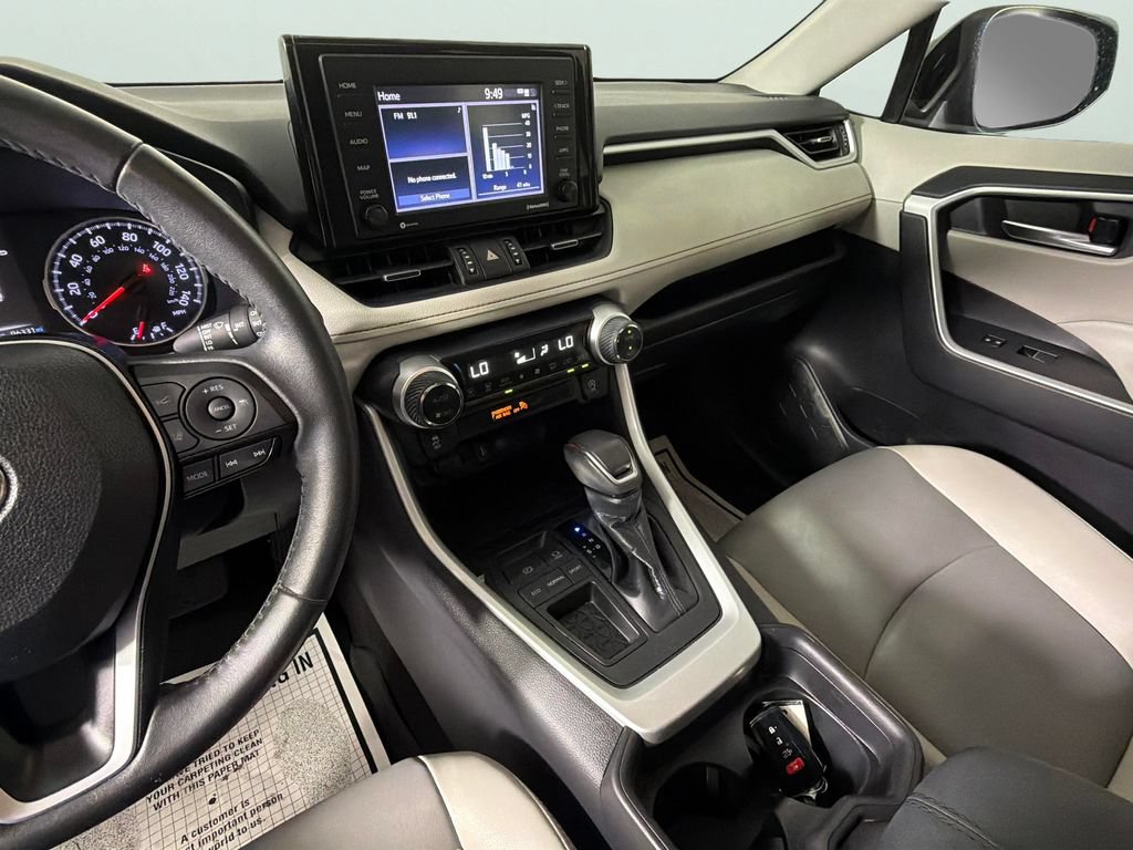 Used 2020 Toyota RAV4 XLE Premium FWD image 19