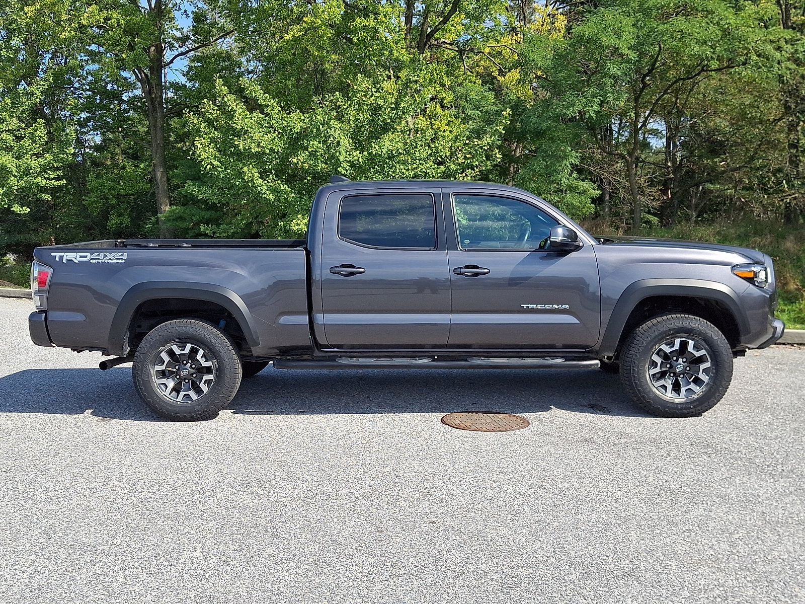 Used 2023 Toyota Tacoma TRD Off-Road w/ Technology Package AWD/4WD image 6
