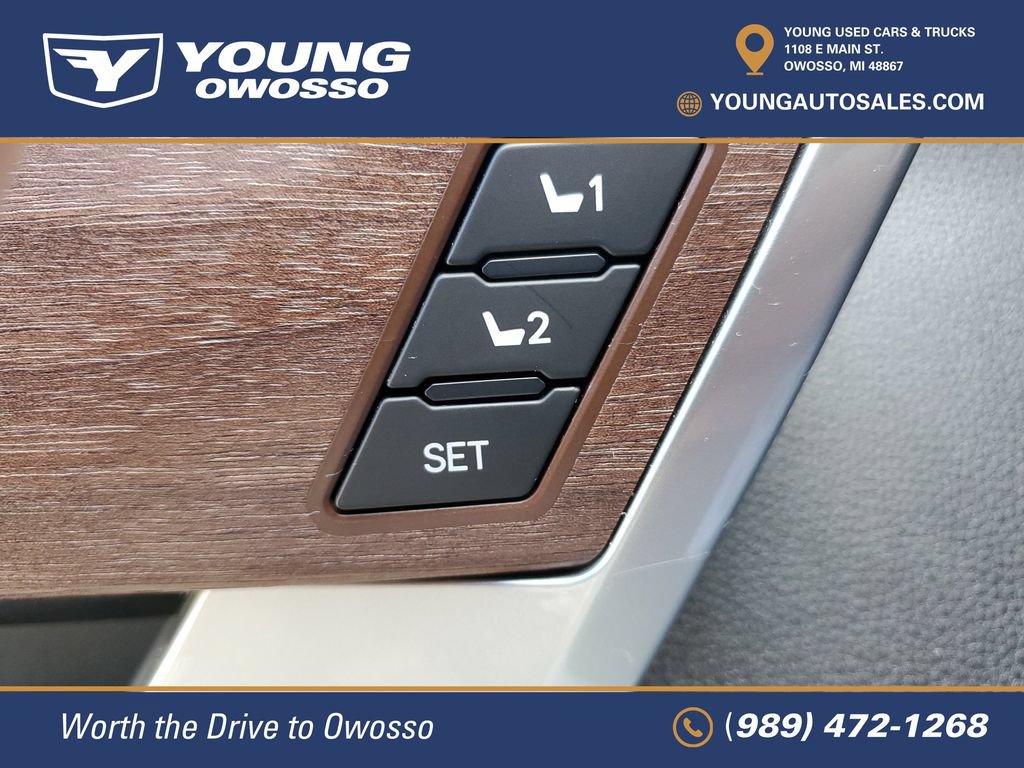Used 2025 Toyota Sequoia Capstone AWD/4WD image 26