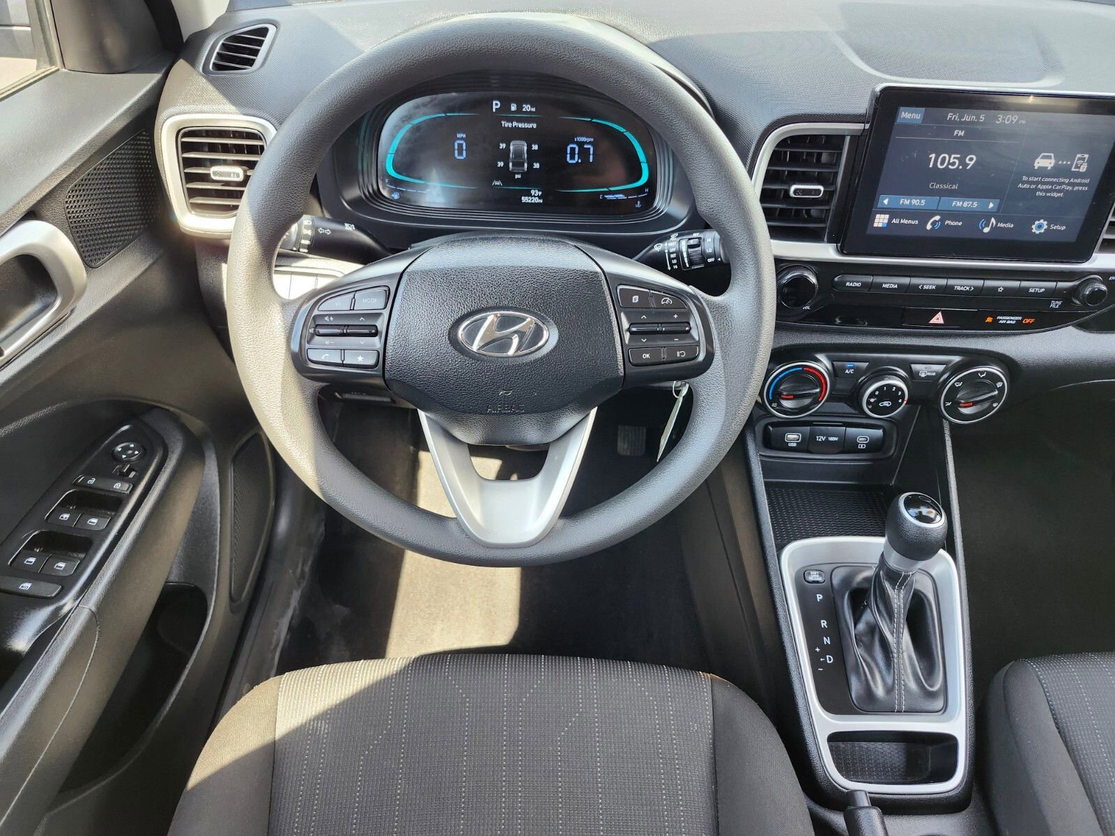 Used 2023 Hyundai Venue SE FWD image 13