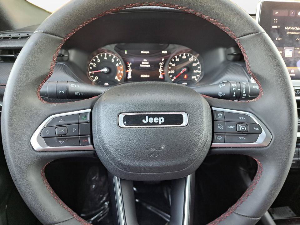 Used 2025 Jeep Compass Trailhawk AWD/4WD image 27