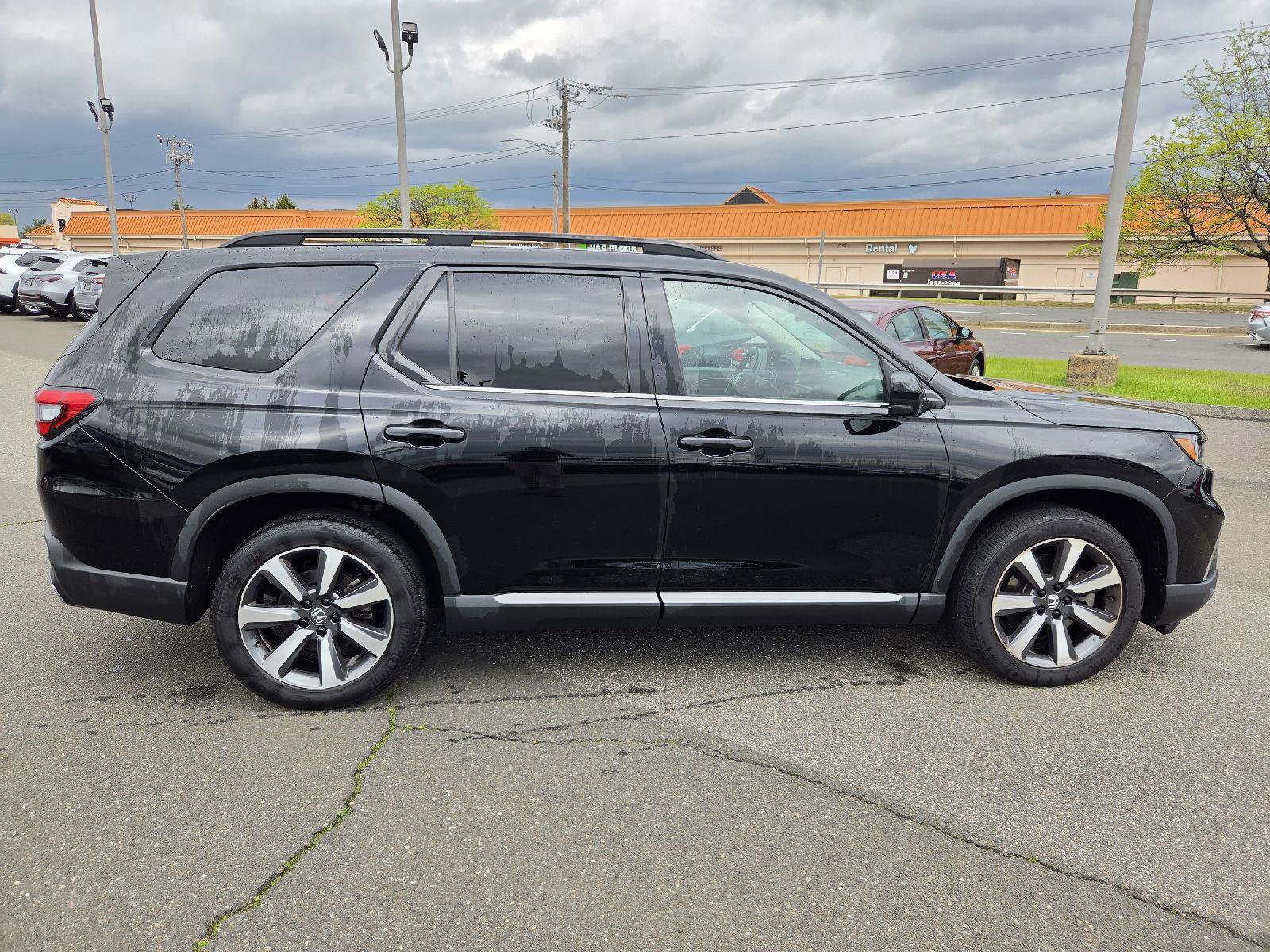 Used 2023 Honda Pilot Elite image 6