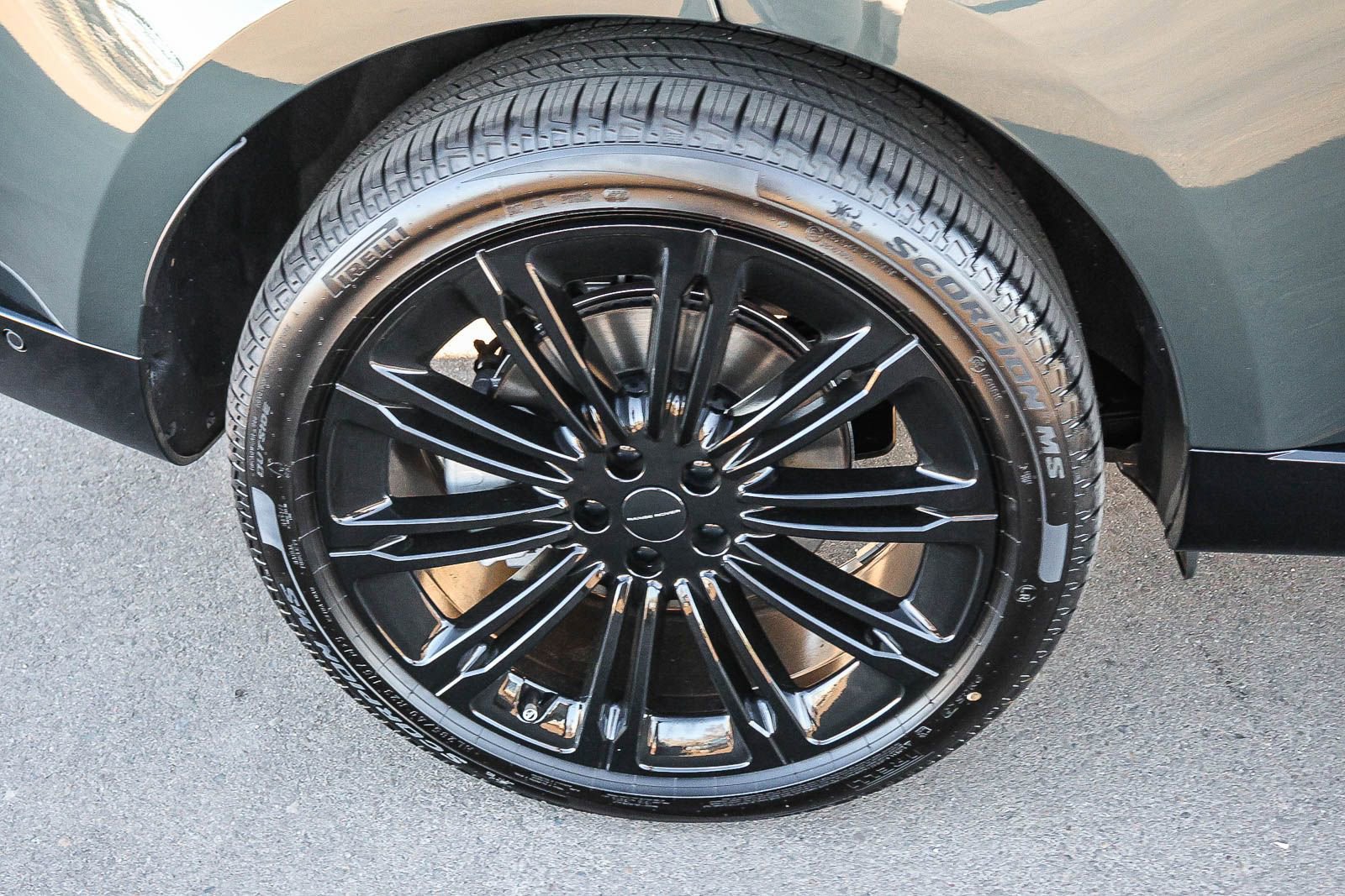 New 2026 Land Rover Range Rover SE image 13