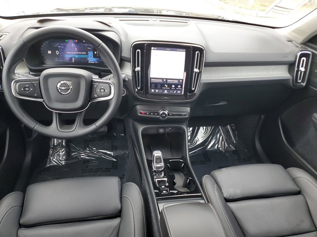 Certified 2026 Volvo XC40 B4 Plus w/ Protection Package Premier image 16