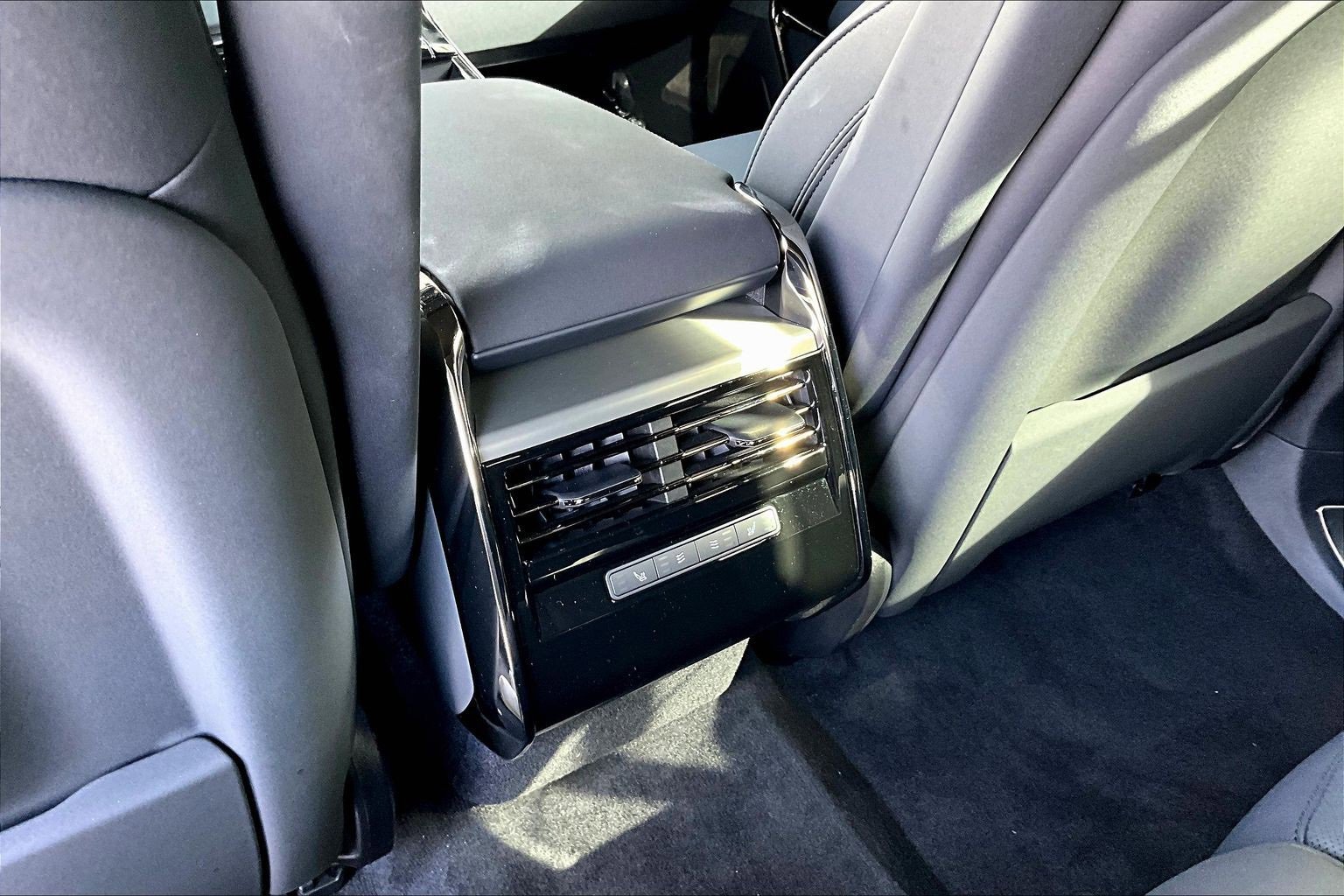 Used 2025 Land Rover Range Rover Sport SE image 33