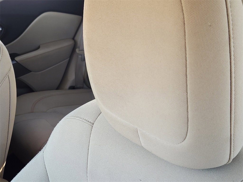 Used 2019 Jeep Cherokee Latitude w/ Popular Appearance Group image 16