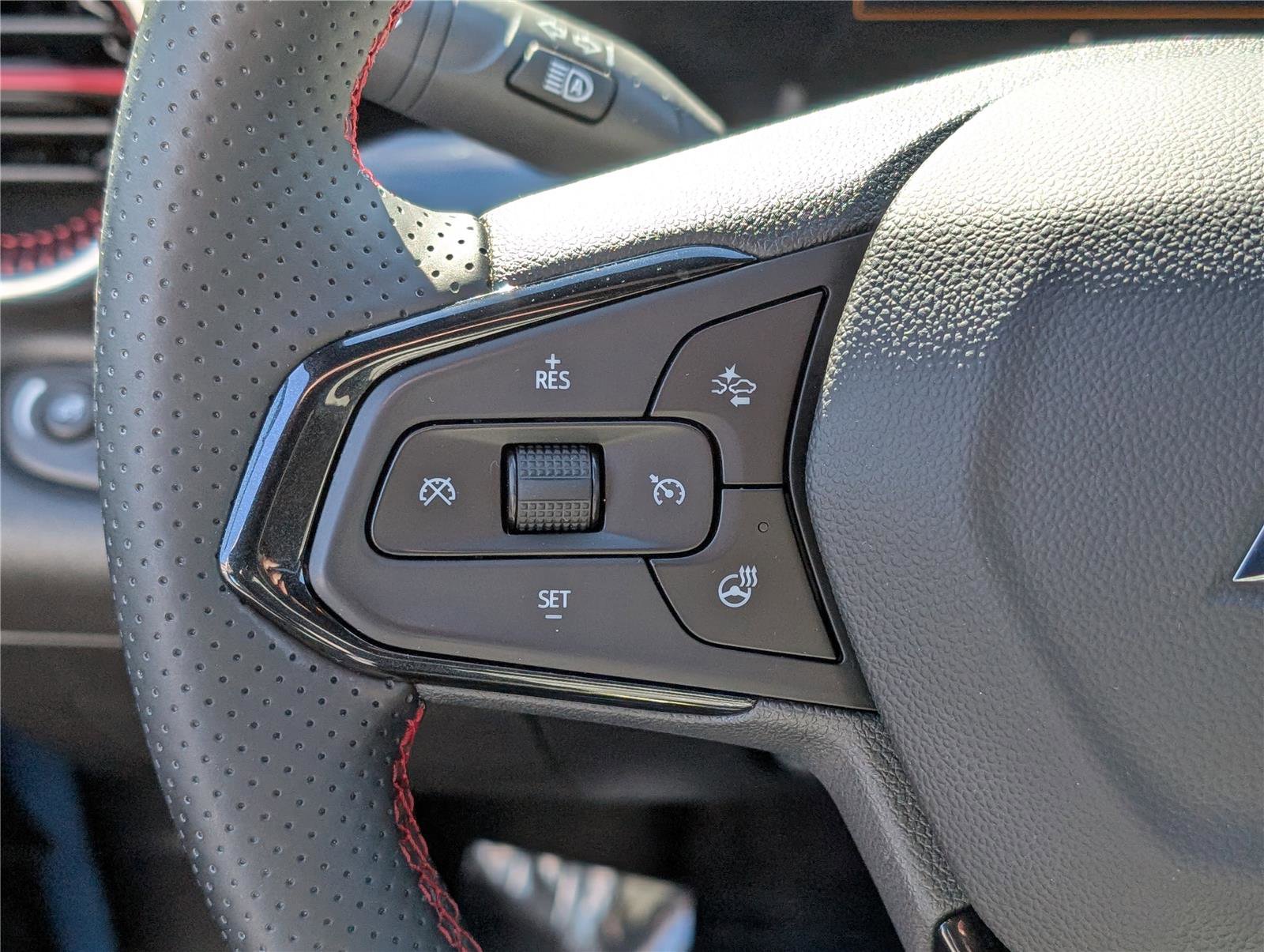 Used 2024 Chevrolet Trax RS image 21