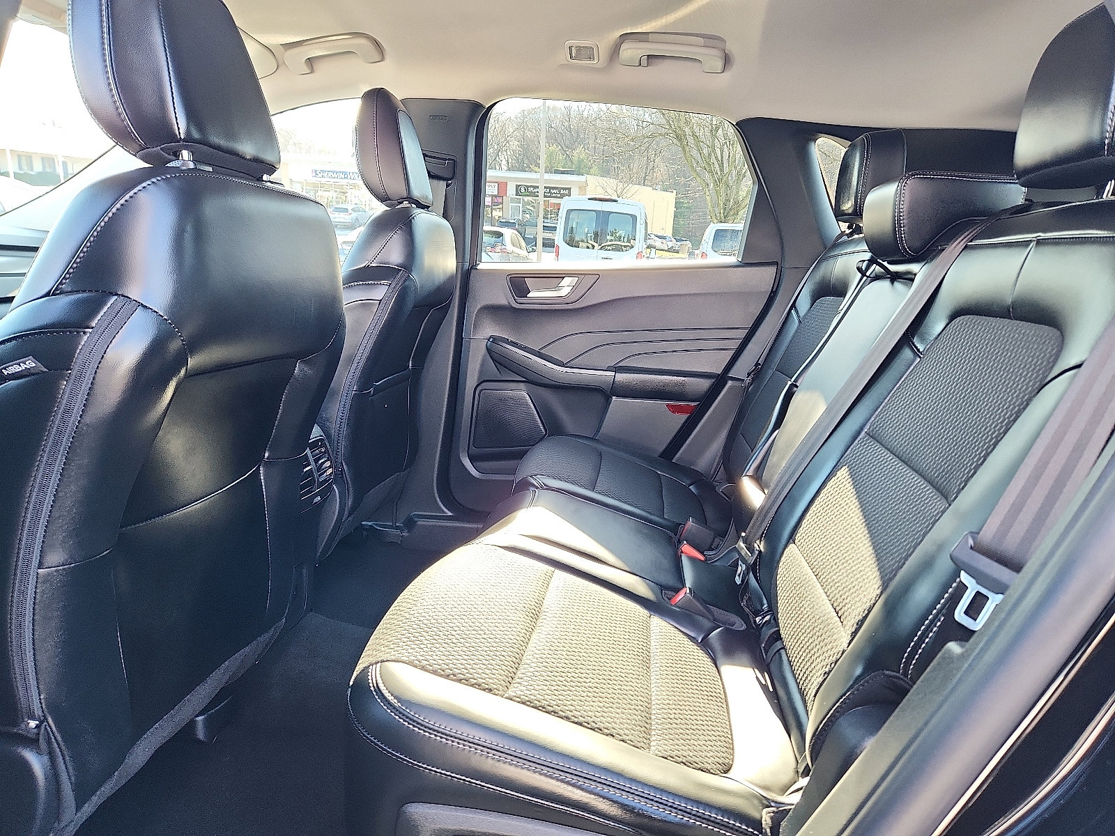 Used 2025 Ford Escape SE image 10