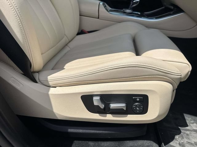 Used 2022 BMW X5 sDrive40i w/ Premium Package RWD image 17