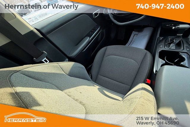 Used 2025 Kia K4 LXS image 10