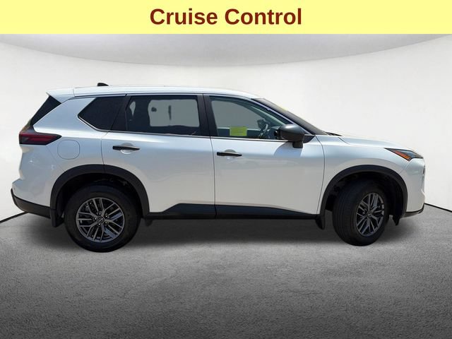 Used 2024 Nissan Rogue S AWD/4WD image 10