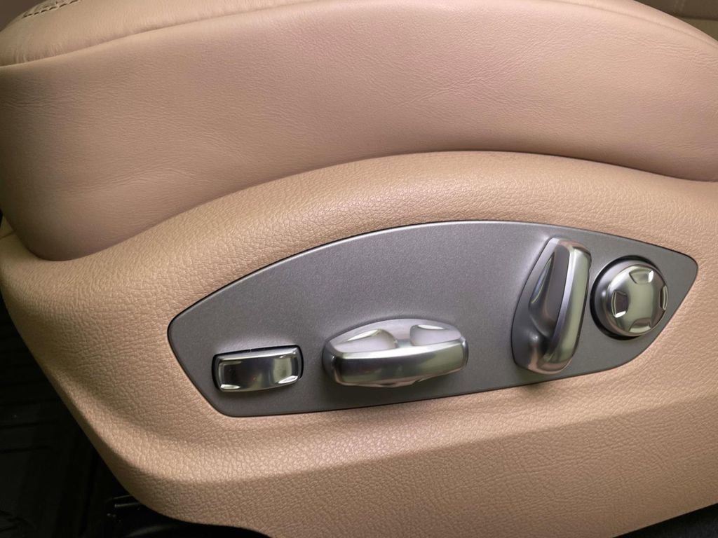 New 2026 Porsche Macan AWD/4WD image 17