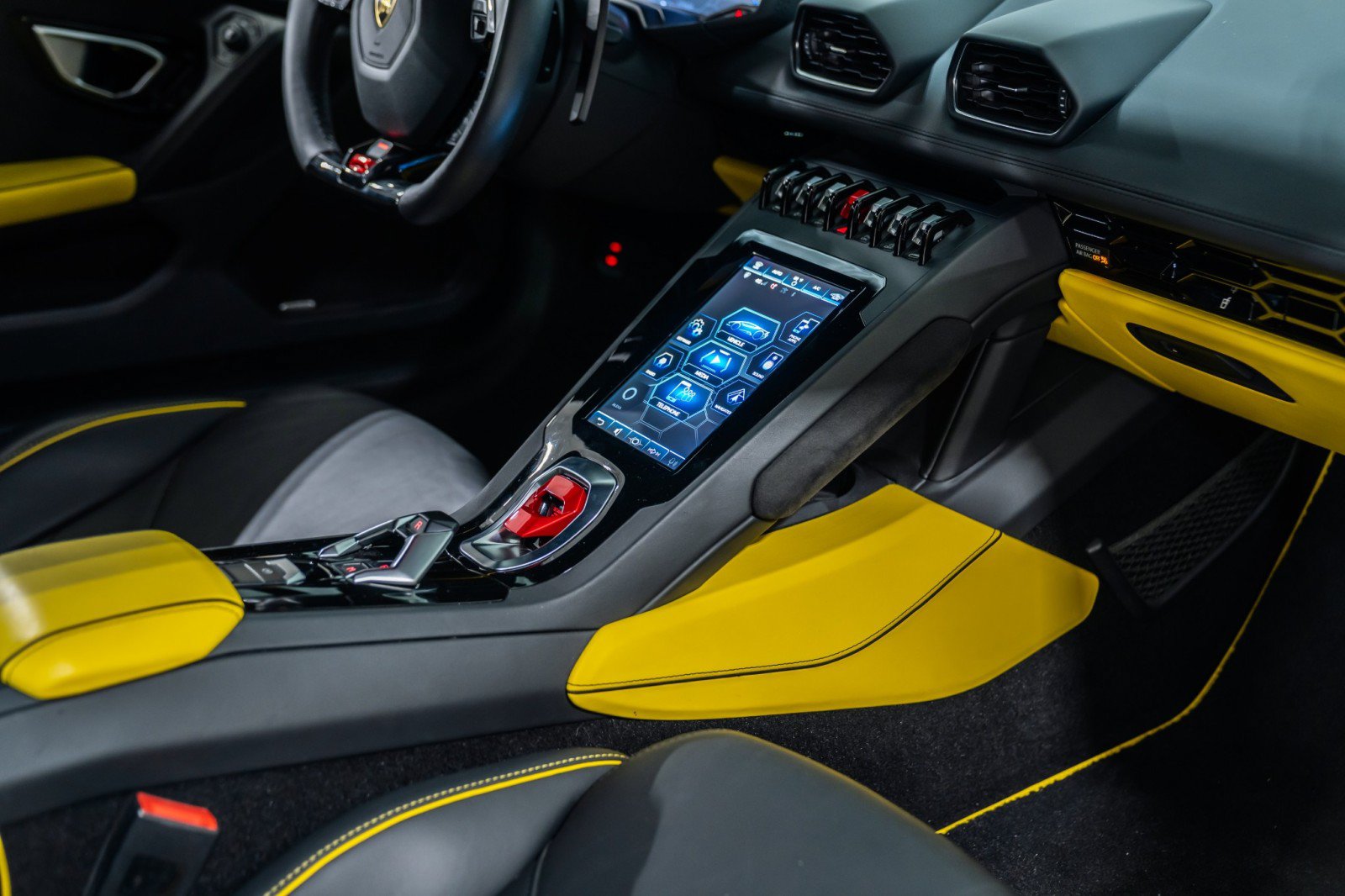 Used 2021 Lamborghini Huracan EVO RWD image 19