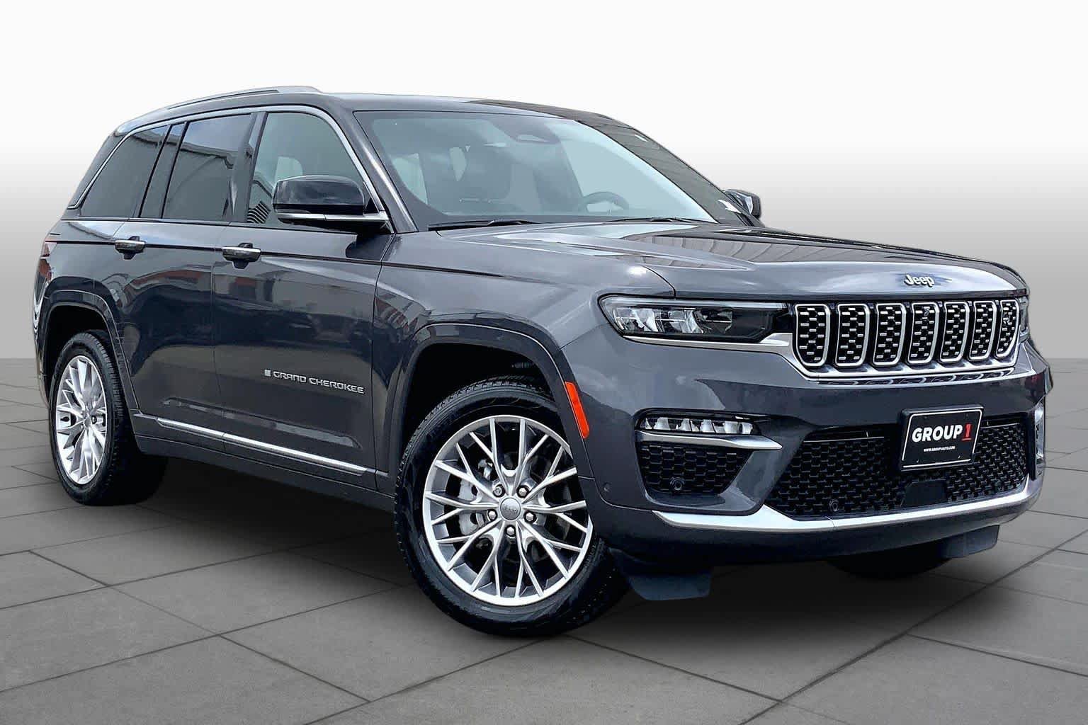 Used 2022 Jeep Grand Cherokee Summit w/ Adv Protech Group IV AWD/4WD image 3