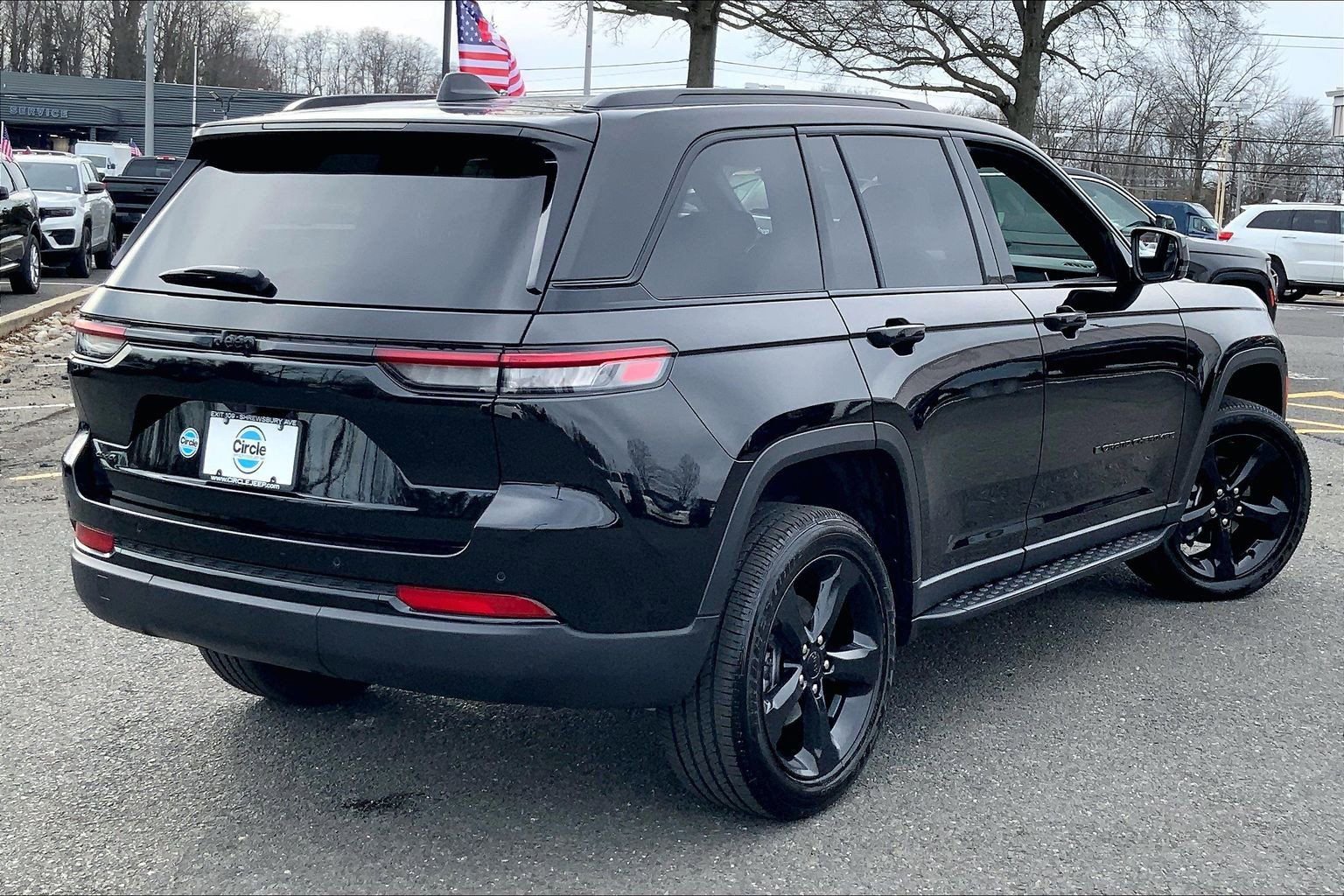 Certified 2025 Jeep Grand Cherokee Altitude image 11