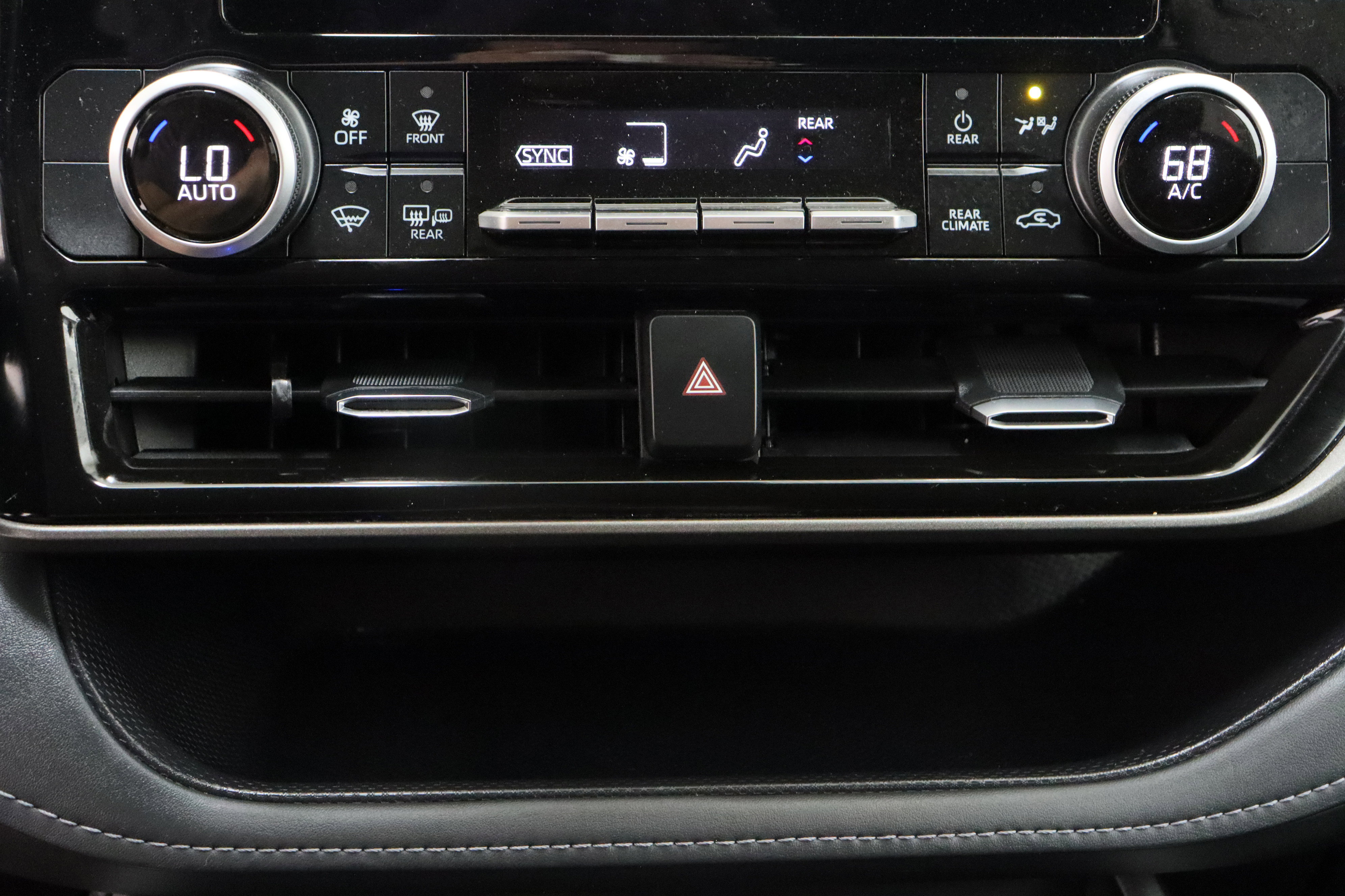 Used 2025 Toyota Highlander LE FWD image 20