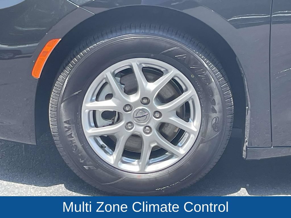 Certified 2023 Chrysler Pacifica Touring-L FWD image 12