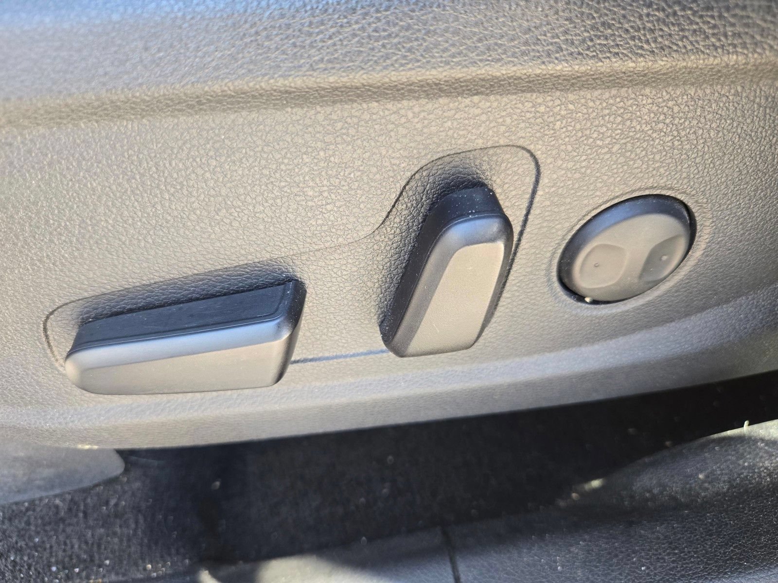 Used 2019 Hyundai Santa Fe SEL FWD image 14