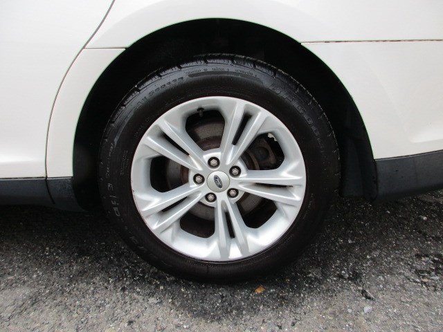 Used 2014 Ford Taurus SEL w/ Equipment Group 201A FWD image 14