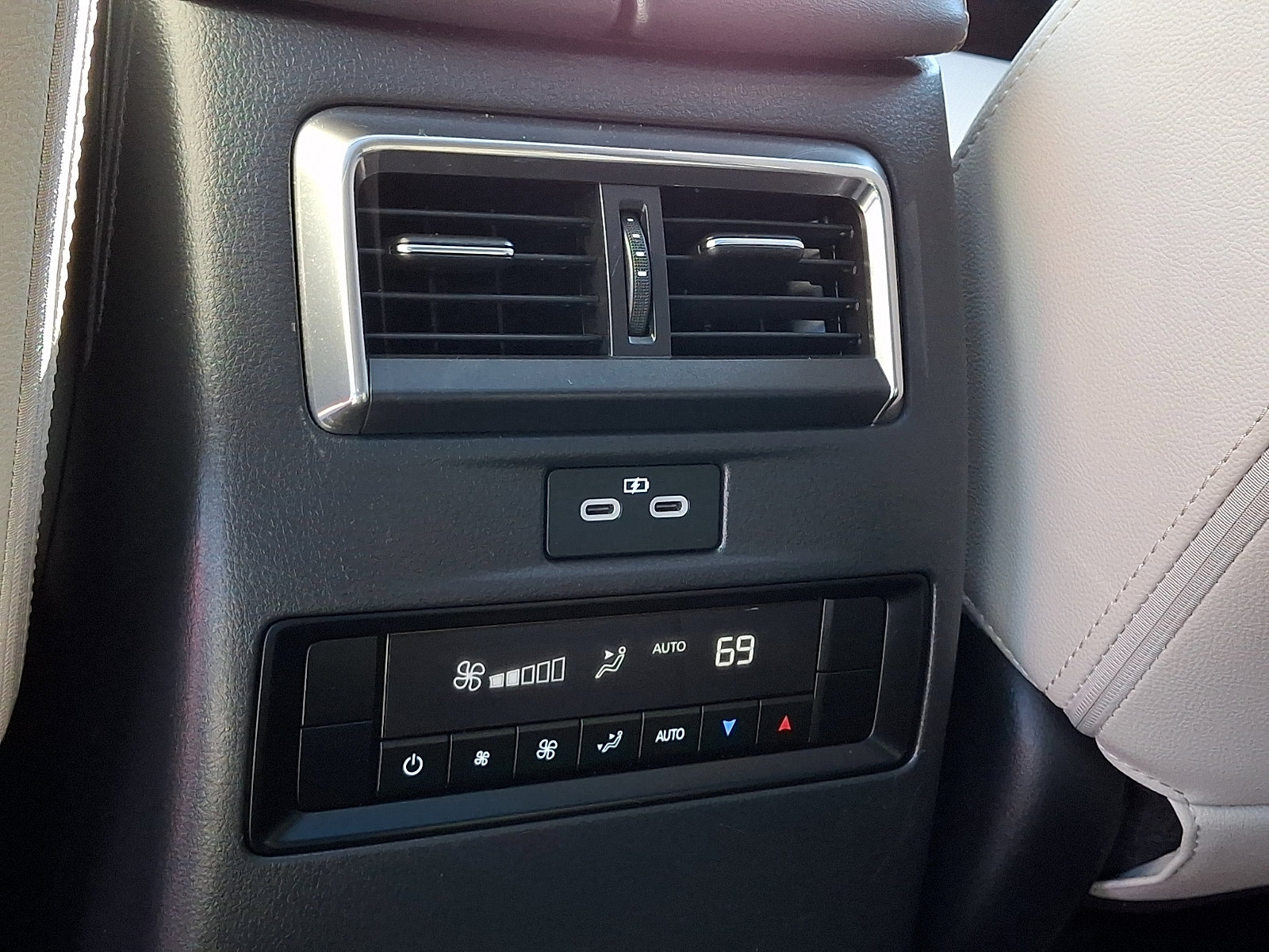 Certified 2024 MAZDA CX-90 Plug-In Hybrid w/ Premium Pkg AWD/4WD image 13
