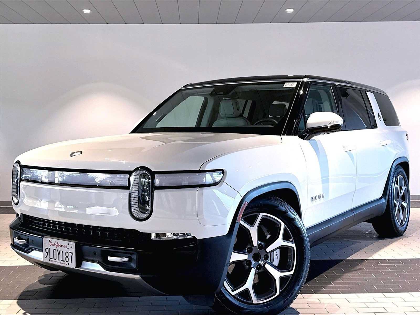 Used 2024 Rivian R1S Adventure Dual AWD/4WD image 1