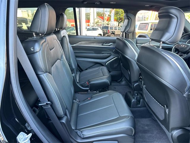 New 2025 Jeep Grand Cherokee L Overland w/ Luxury Tech Group IV image 30